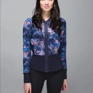 Lululemon If You’re Lucky Moody Mirage Bark Berry Deep Navy Jacket Size 8